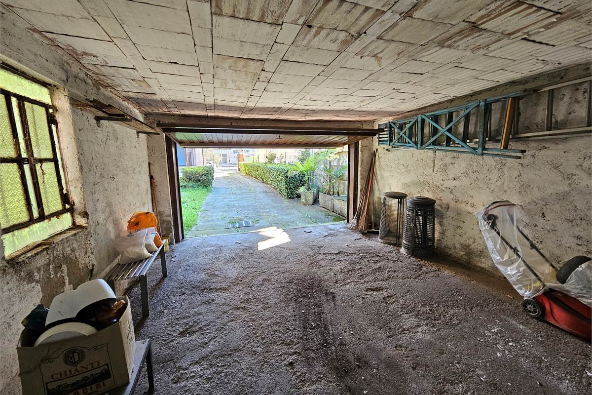 Ampia villa con due appartamenti a Uboldo 