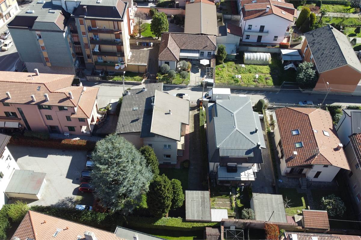 Ampia villa con due appartamenti a Uboldo 