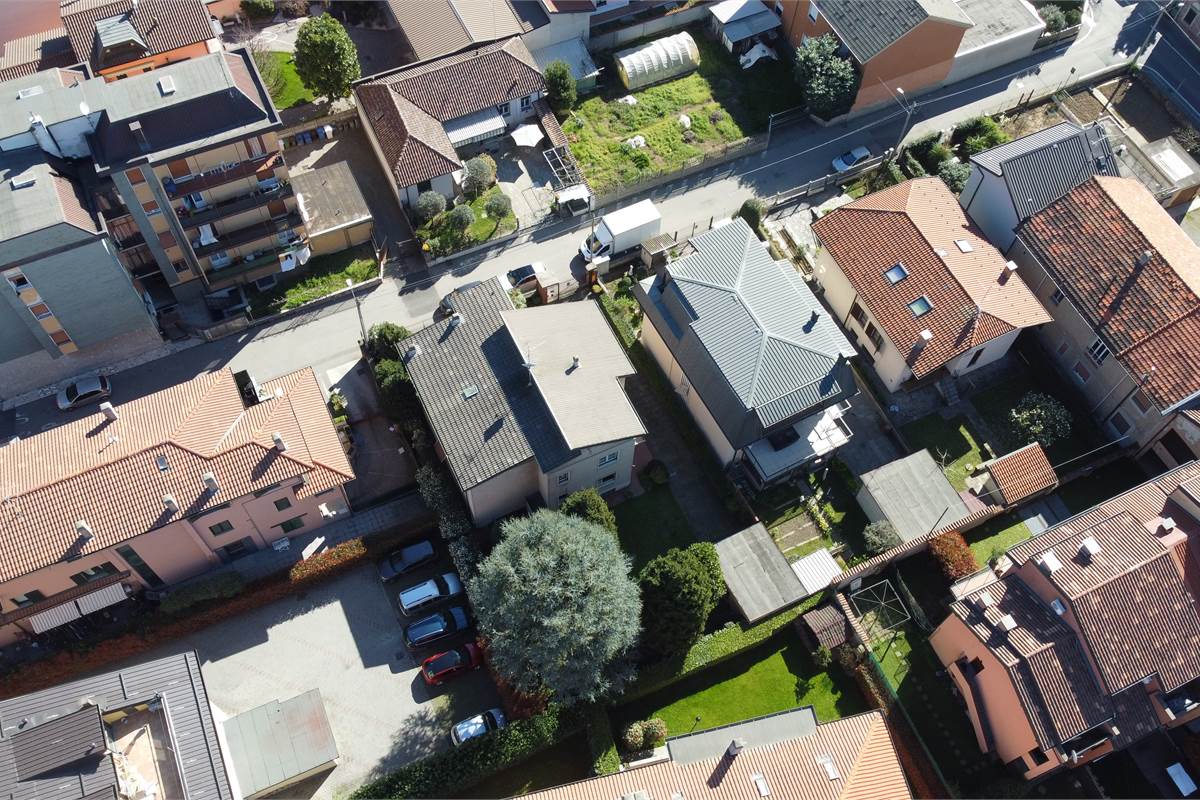 Ampia villa con due appartamenti a Uboldo 