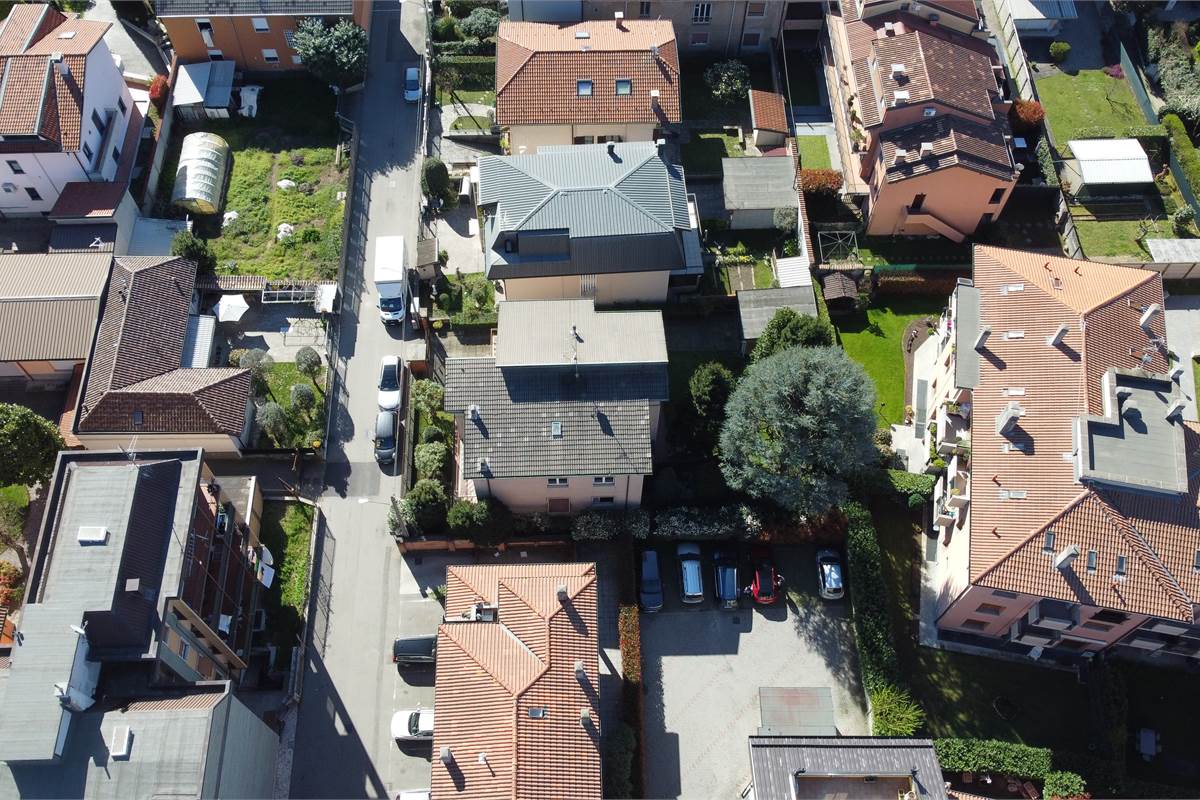 Ampia villa con due appartamenti a Uboldo 