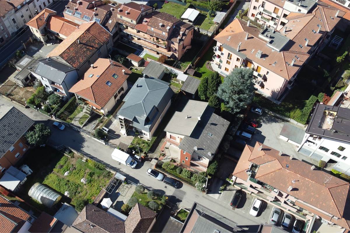 Ampia villa con due appartamenti a Uboldo 