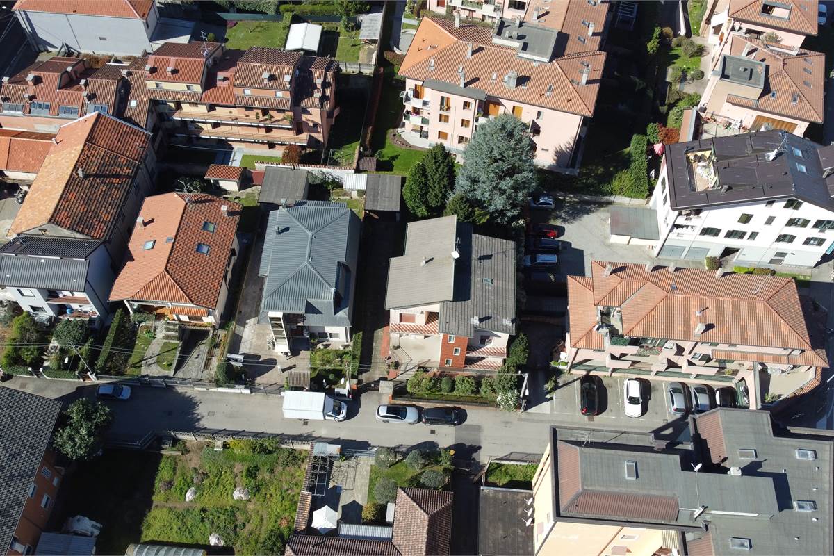 Ampia villa con due appartamenti a Uboldo 