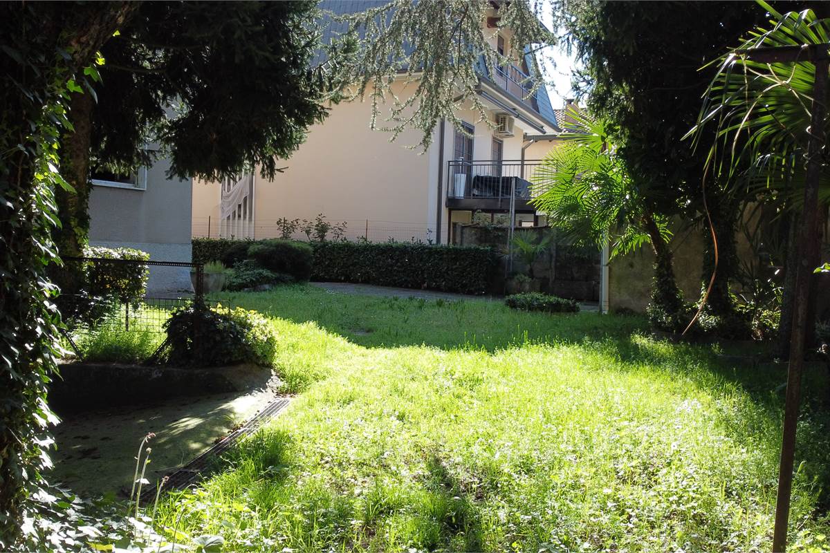 Ampia villa con due appartamenti a Uboldo 