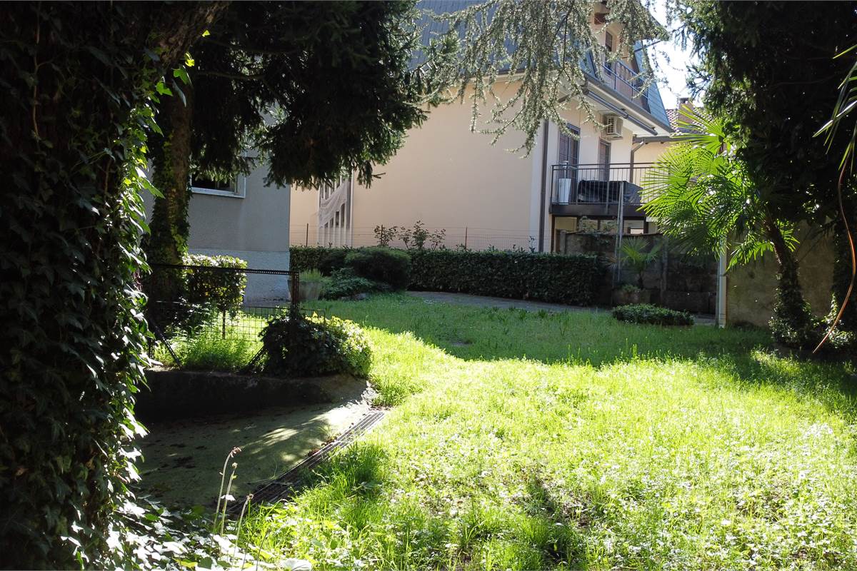 Ampia villa con due appartamenti a Uboldo 