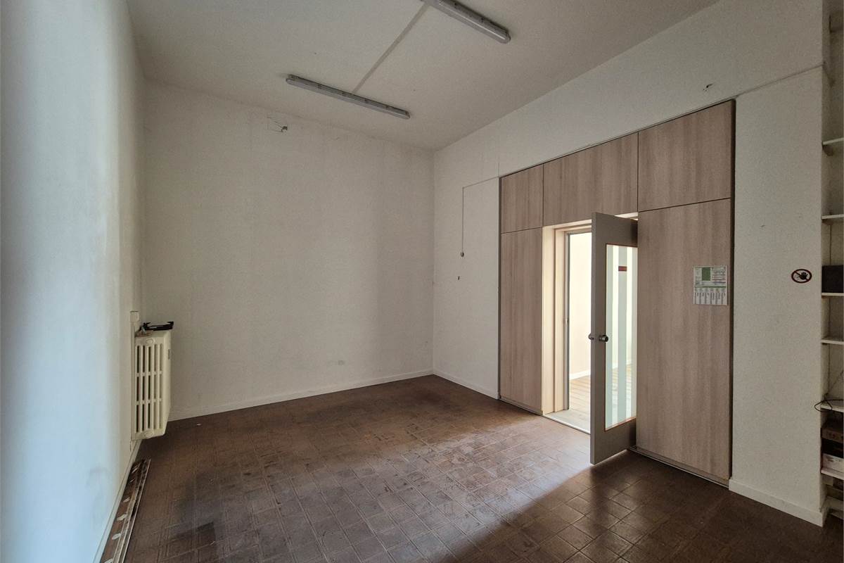 Negozio in vendita a Cantù