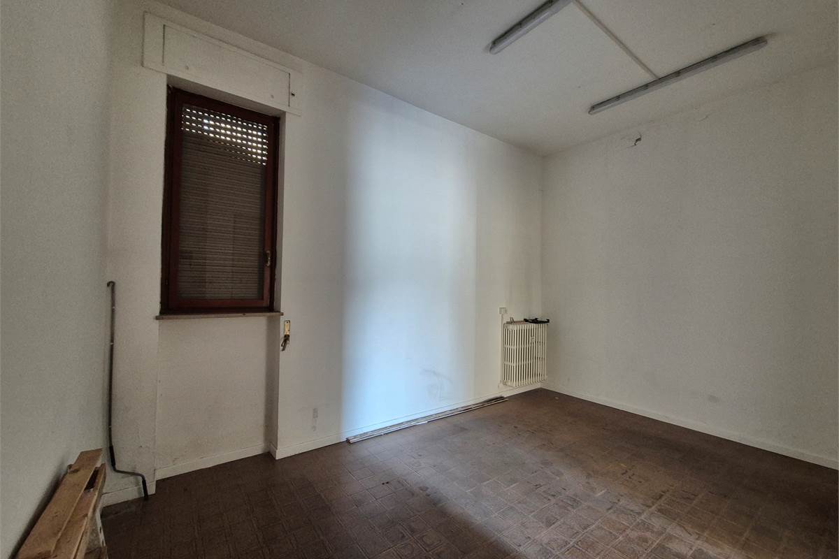 Negozio in vendita a Cantù