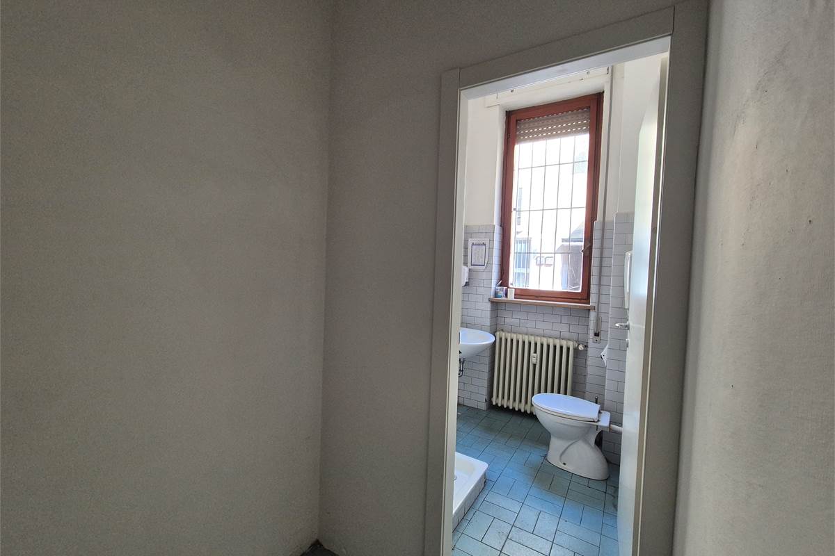 Negozio in vendita a Cantù