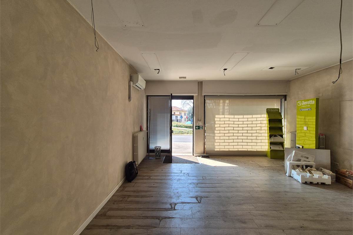 Negozio in vendita a Cantù