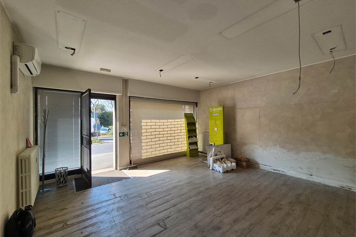 Negozio in vendita a Cantù