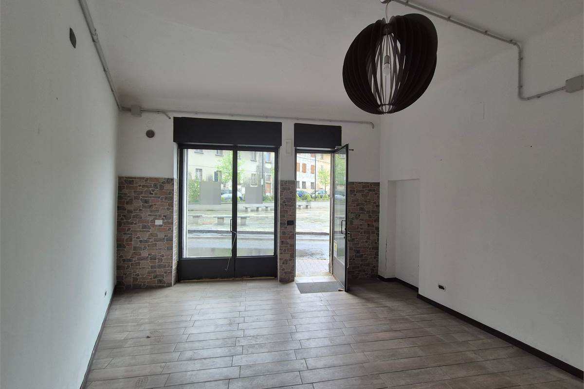 Vendesi negozio Lomazzo centro