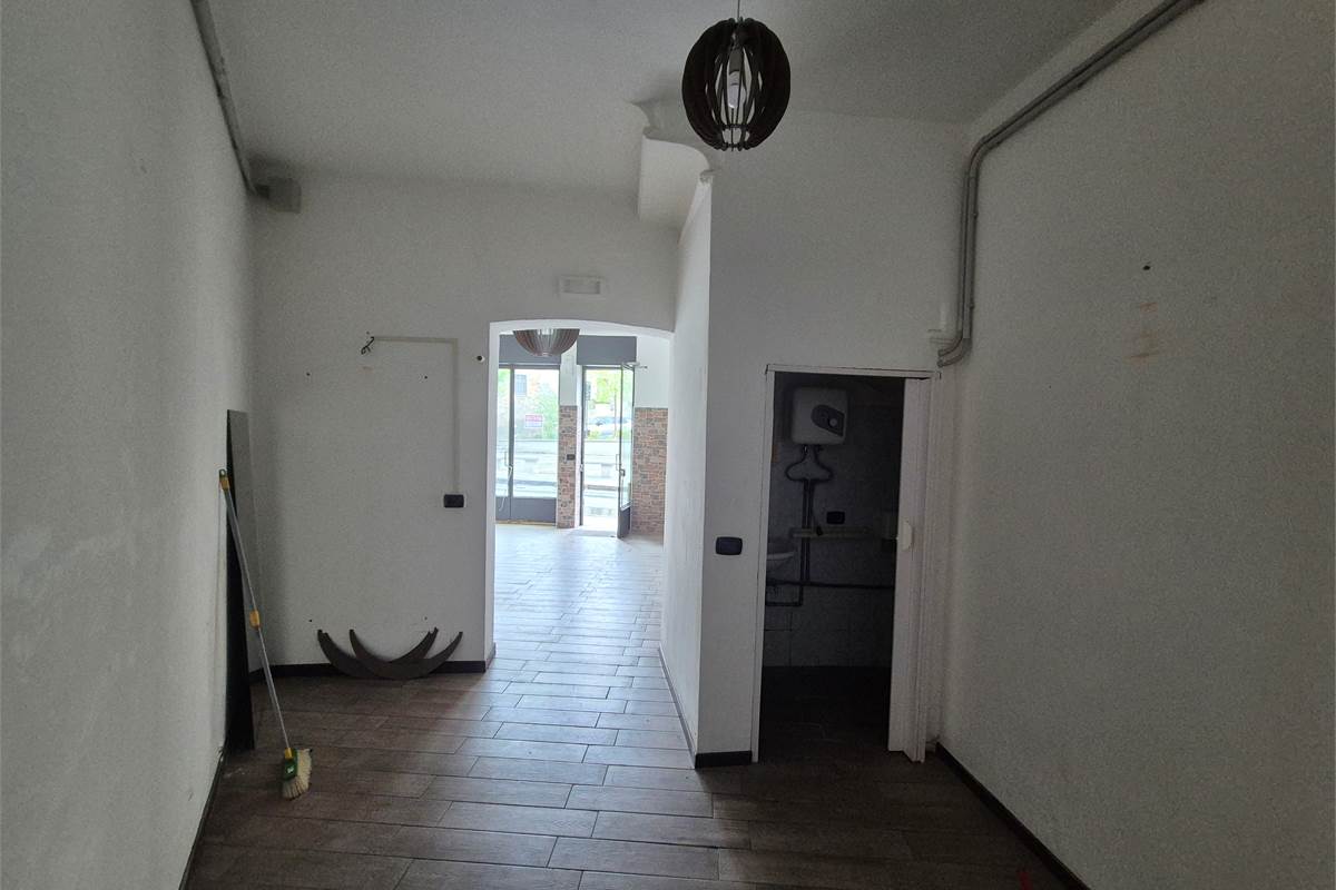 Vendesi negozio Lomazzo centro