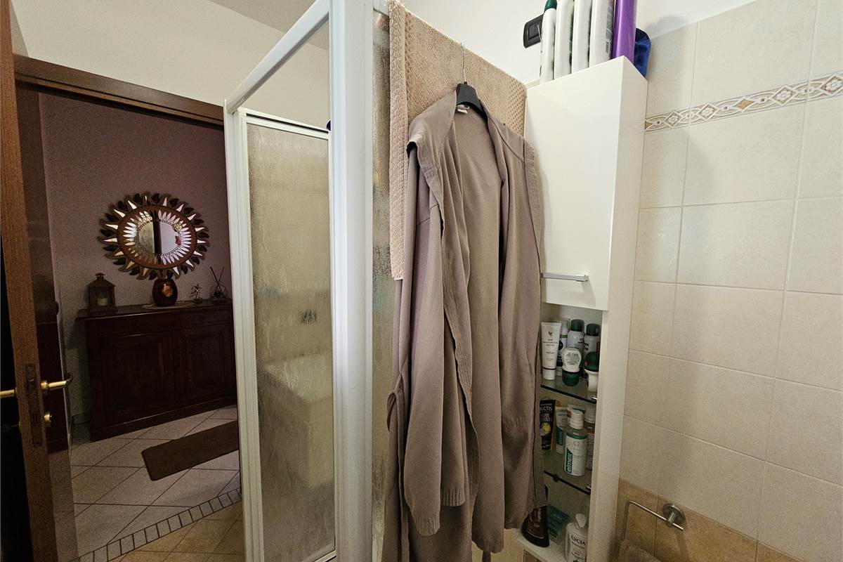 Ottima villetta di testa a Bisuschio 