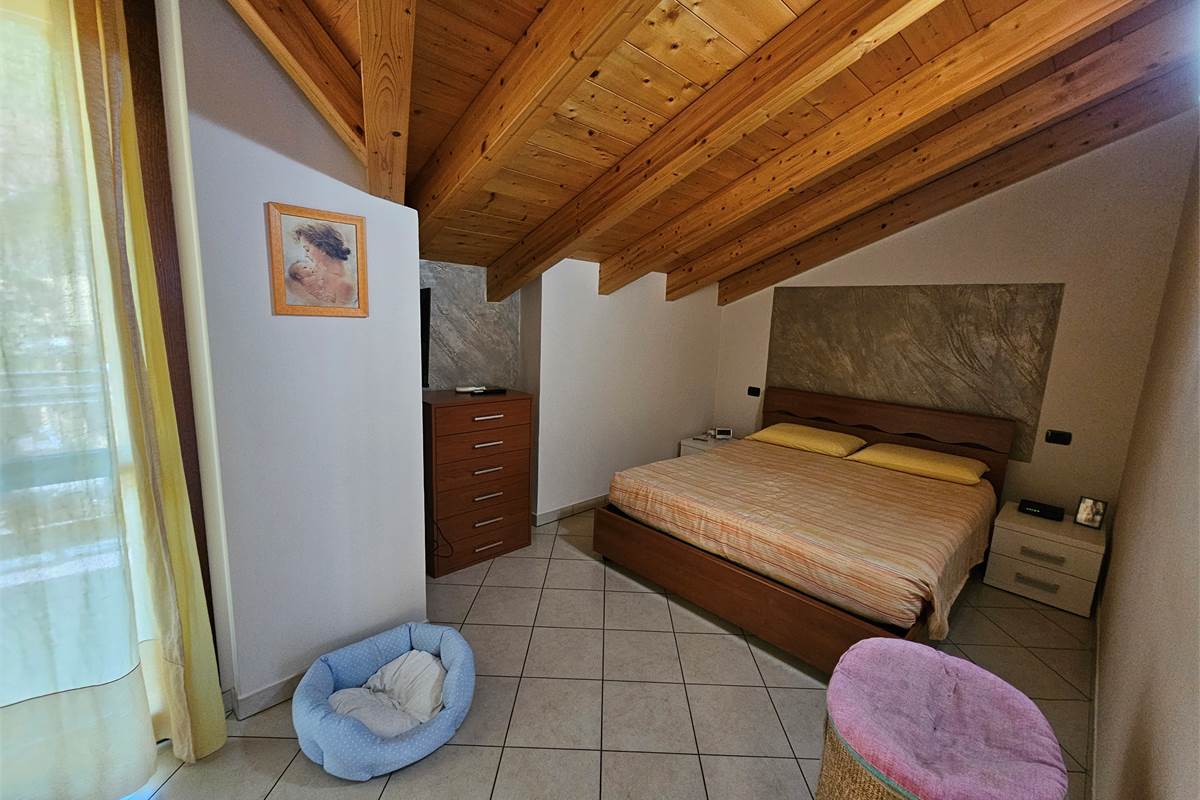 Ottima villetta di testa a Bisuschio 