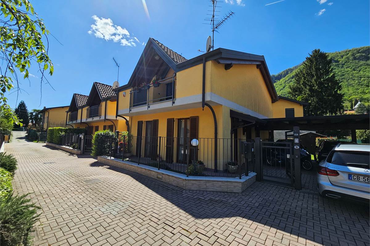 Ottima villetta di testa a Bisuschio 