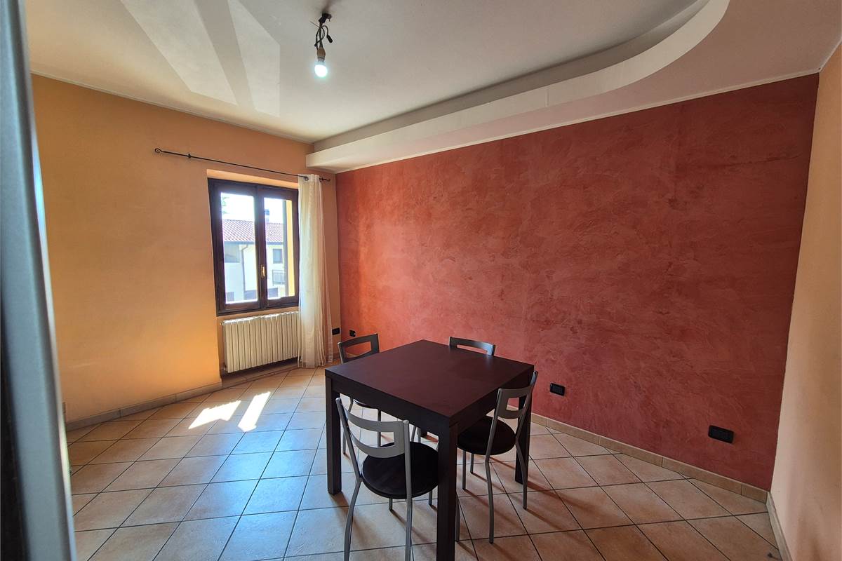 Bilocale in  corte con posto auto privato