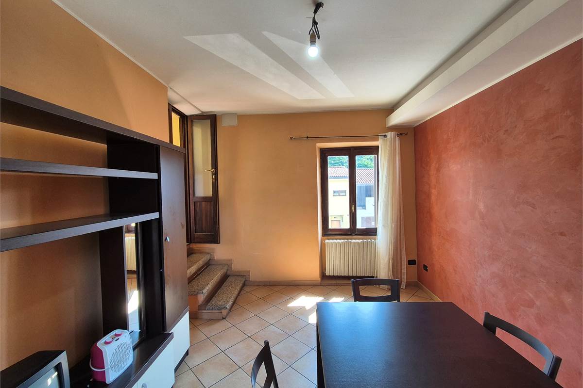 Bilocale in  corte con posto auto privato