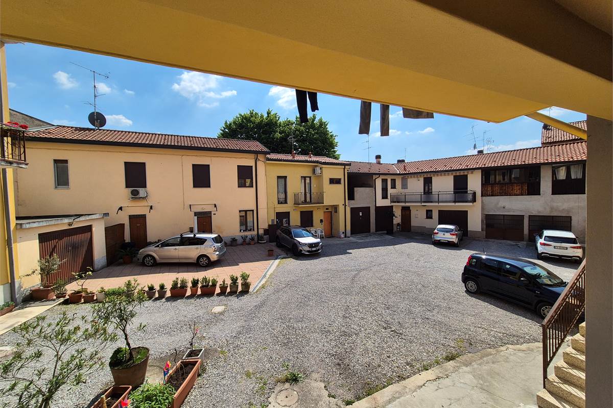 Bilocale in  corte con posto auto privato