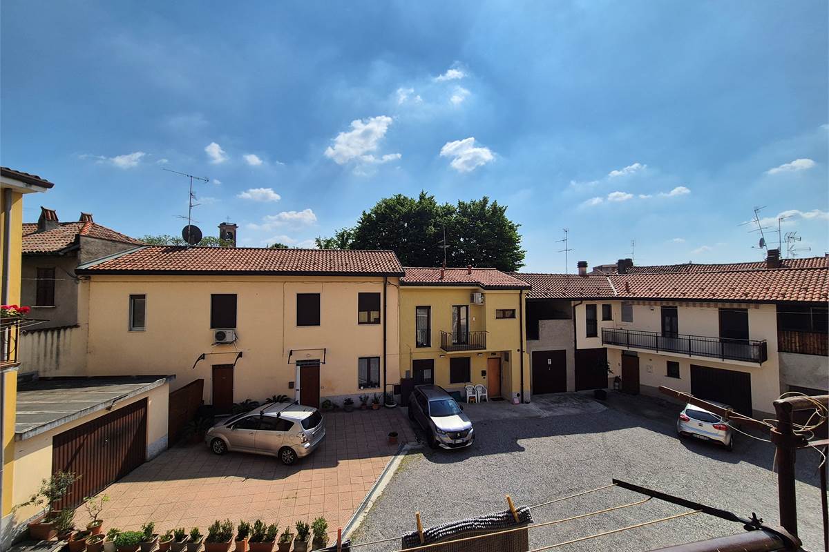 Bilocale in  corte con posto auto privato
