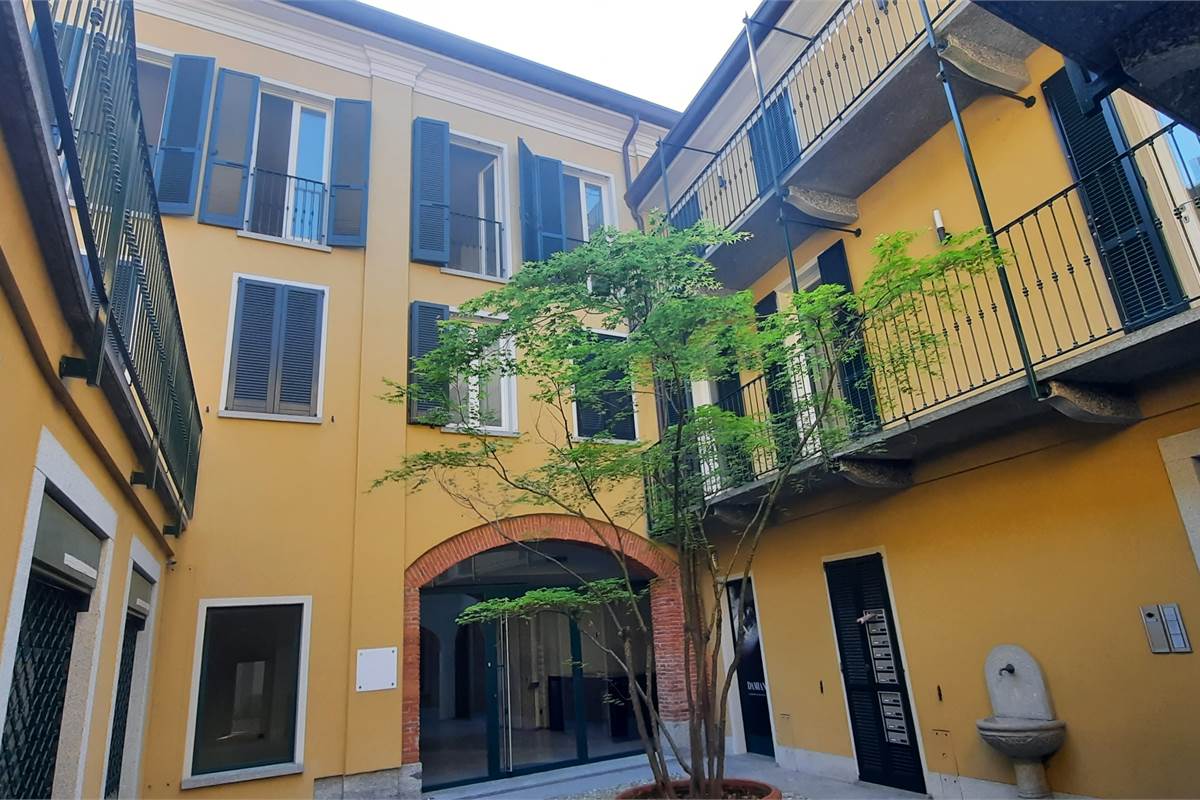 Ricercato ufficio Cantù centro storico