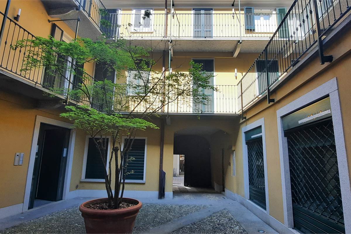 Ricercato ufficio Cantù centro storico