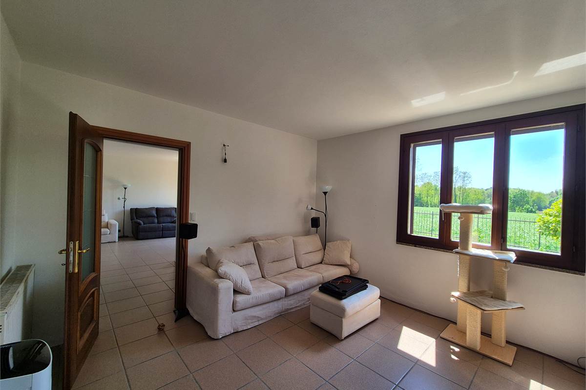 Villa indipendente con ampio giardino 