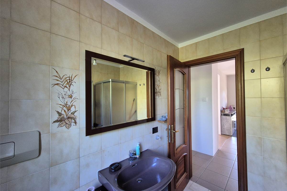 Villa indipendente con ampio giardino 