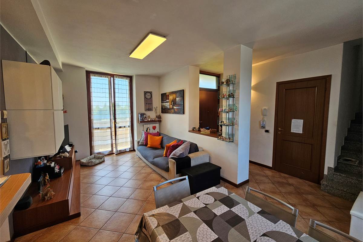 Trilocale Duplex a Bregnano 