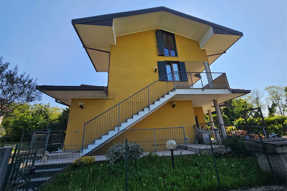 Trilocale Duplex a Bregnano 