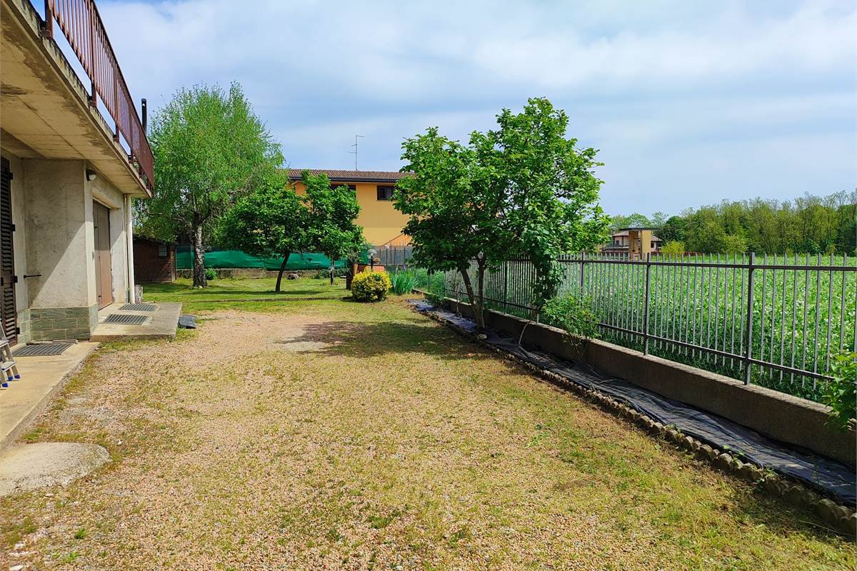 Villa indipendente con ampio giardino 