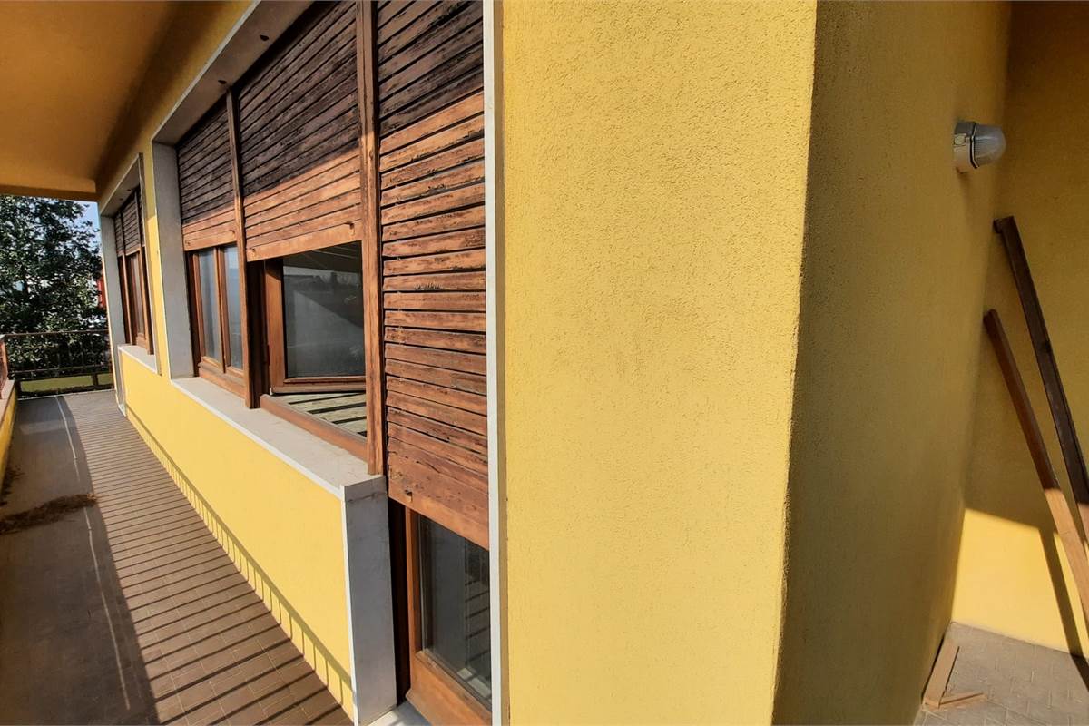 Terreno edificabile con villa singola a rustico