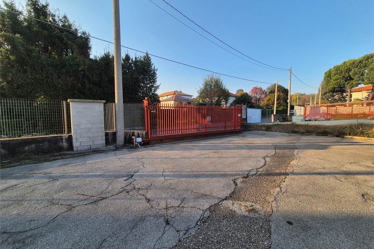 Capannone Commerciale in Vendita a Cirimido