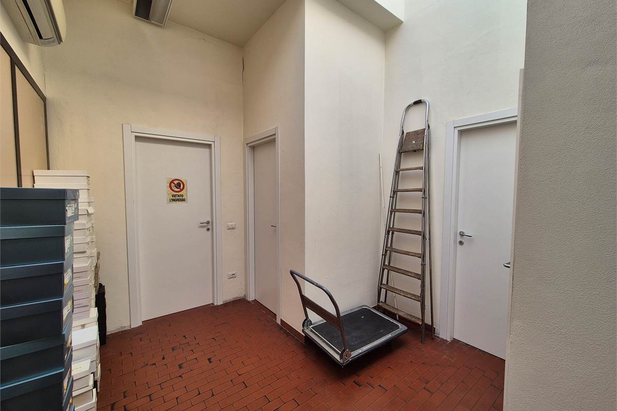 Capannone Commerciale in Vendita a Cirimido