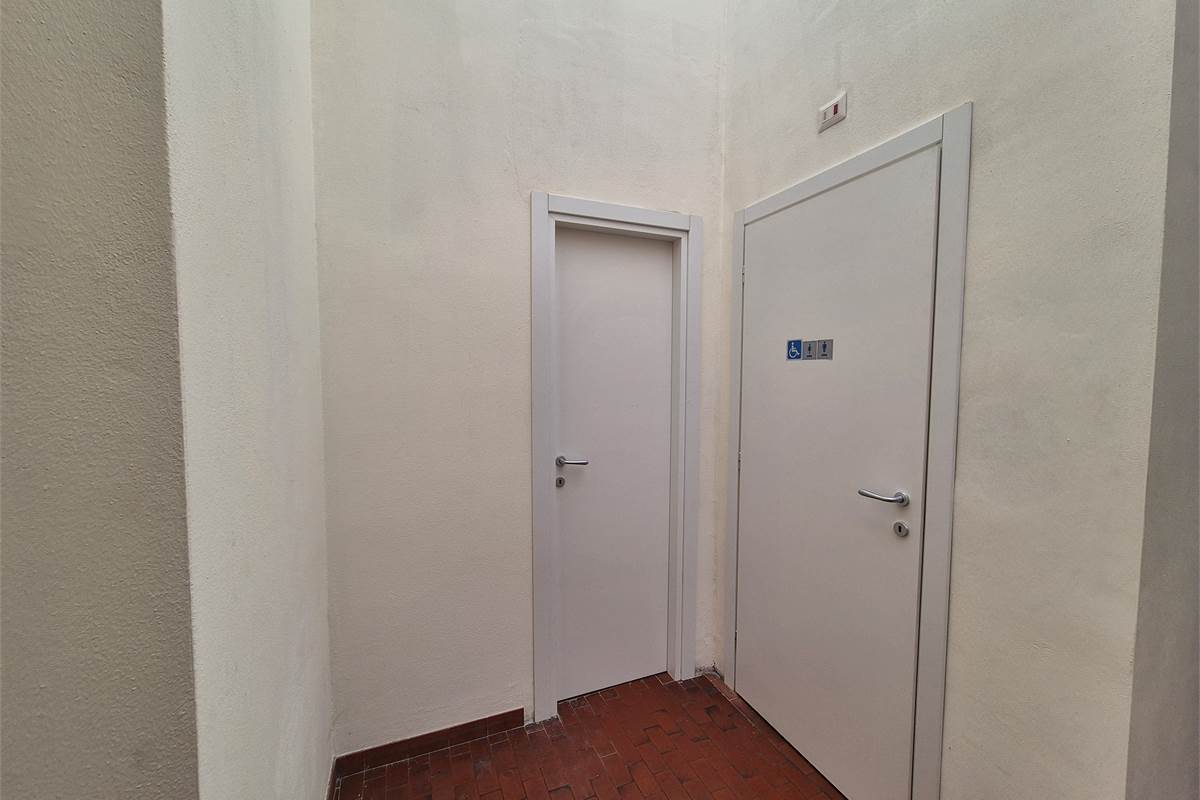 Capannone Commerciale in Vendita a Cirimido