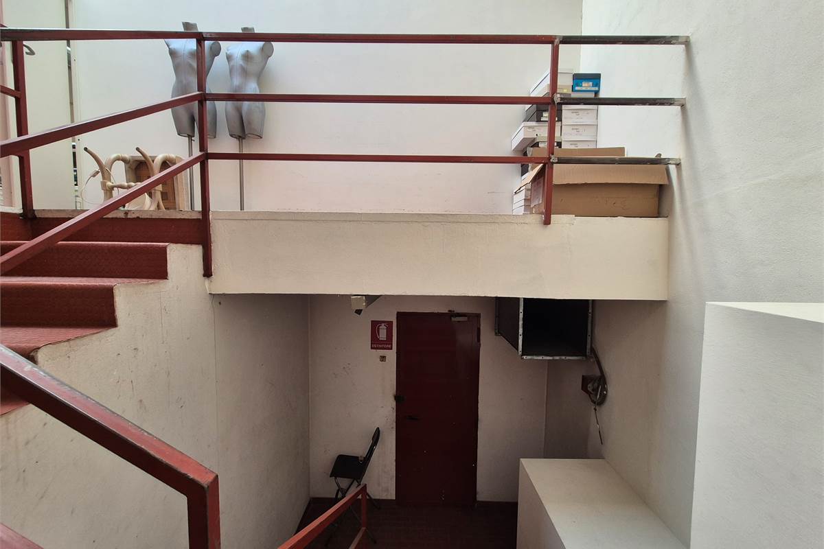Capannone Commerciale in Vendita a Cirimido