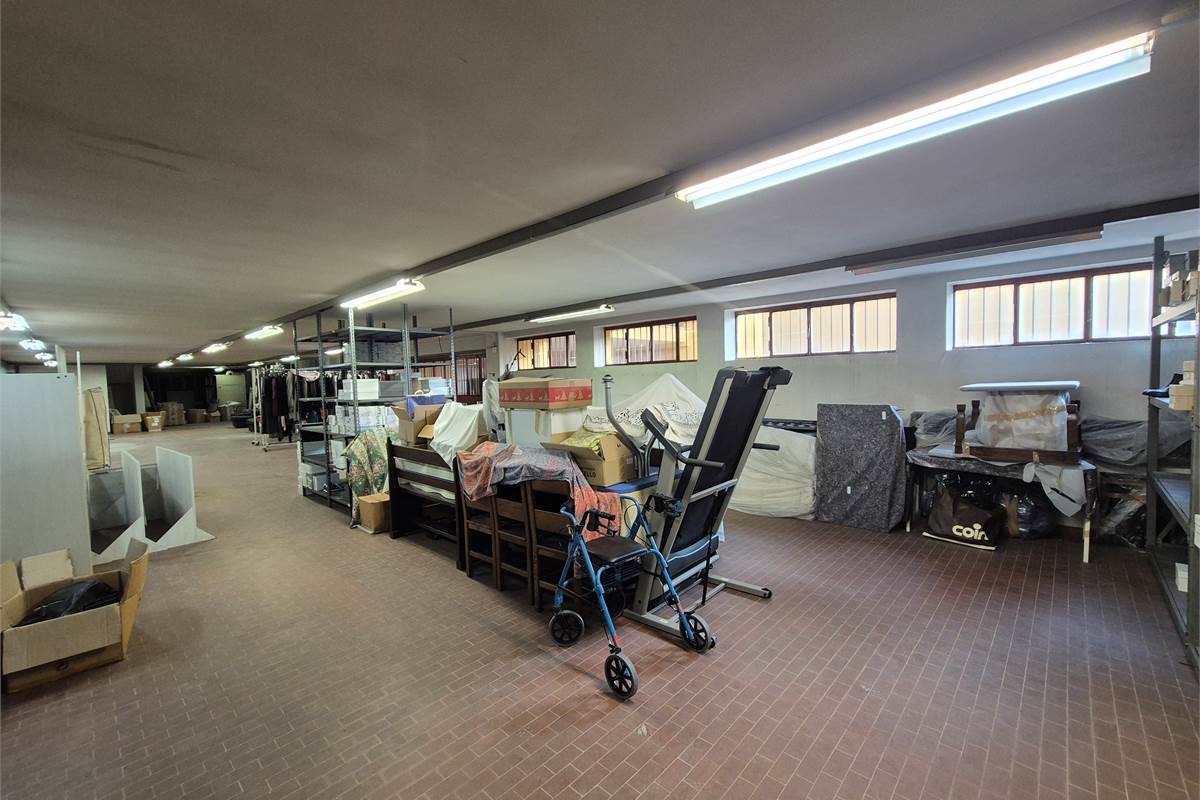 Capannone Commerciale in Vendita a Cirimido