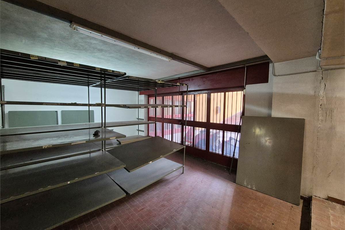 Capannone Commerciale in Vendita a Cirimido