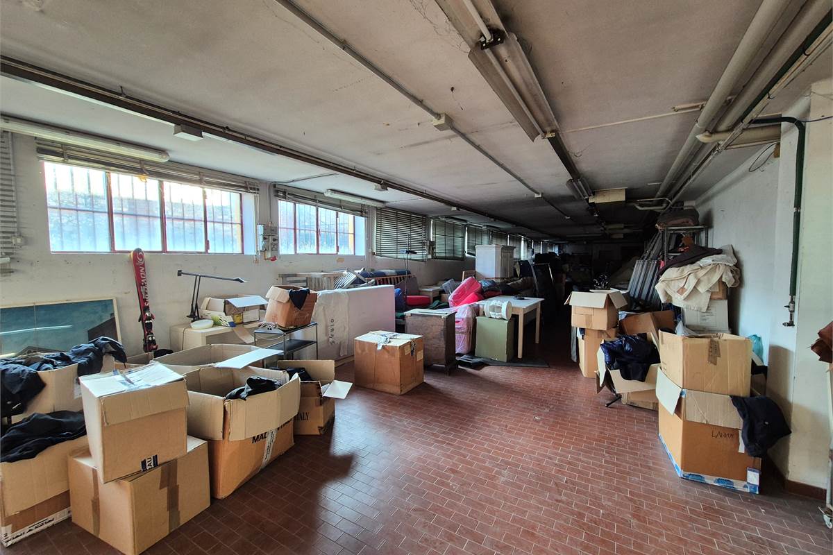 Capannone Commerciale in Vendita a Cirimido