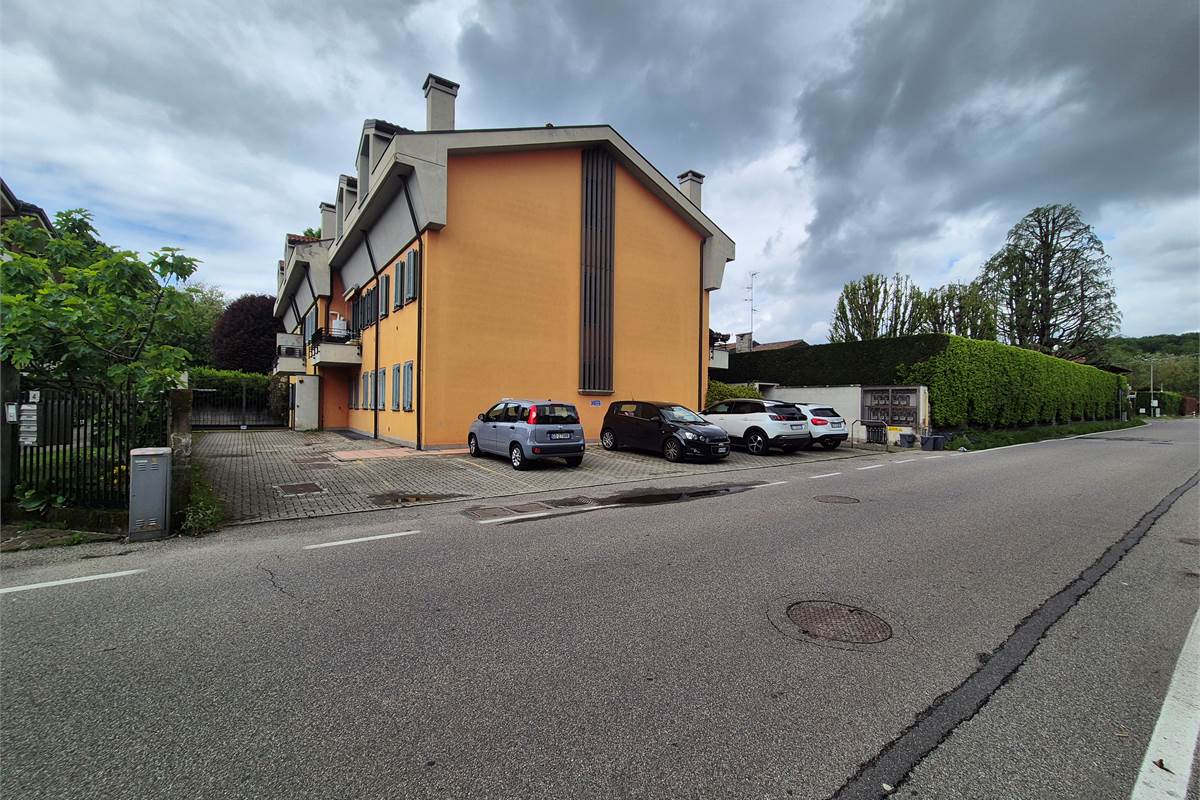 Bilocale con locale hobby a Cadorago