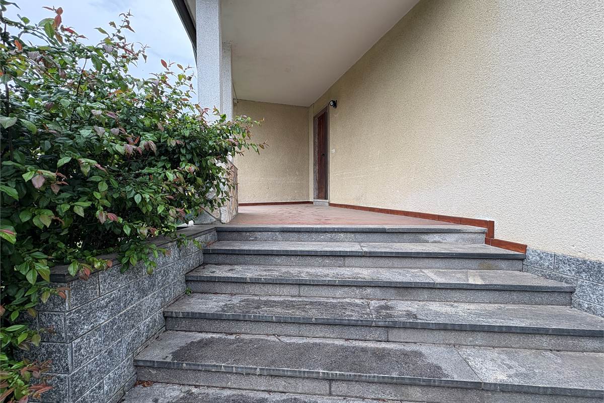 Villa Singola con Giardino a Varano Borghi