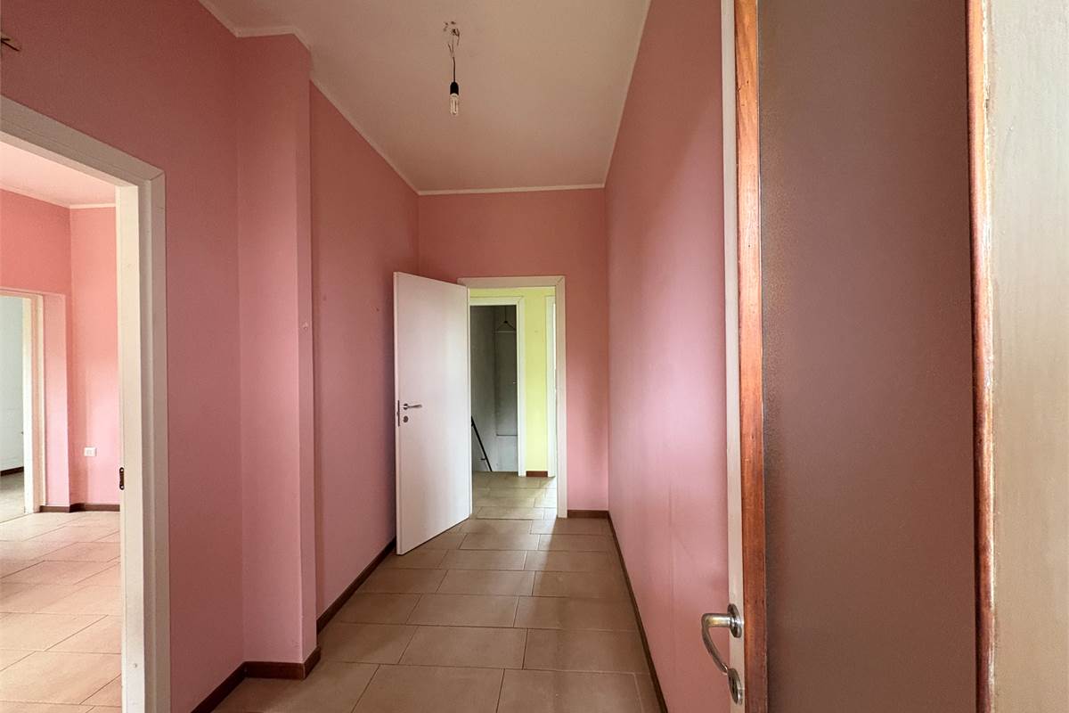 Villa Singola con Giardino a Varano Borghi