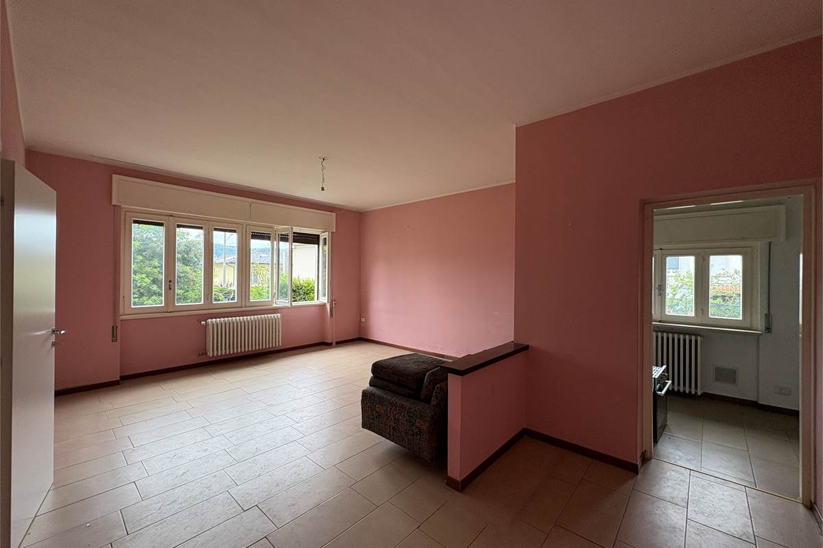 Villa Singola con Giardino a Varano Borghi