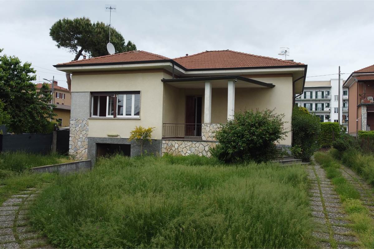 Villa Singola con Giardino a Varano Borghi