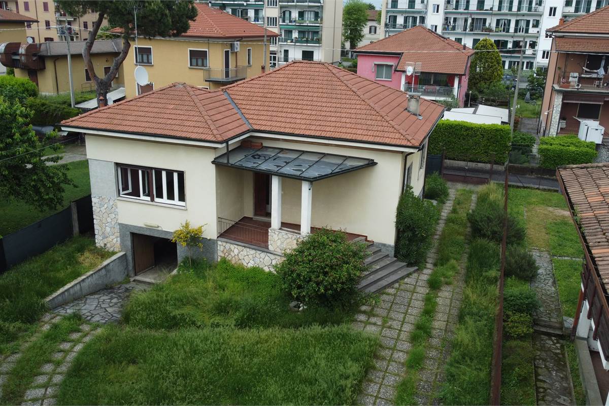 Villa Singola con Giardino a Varano Borghi
