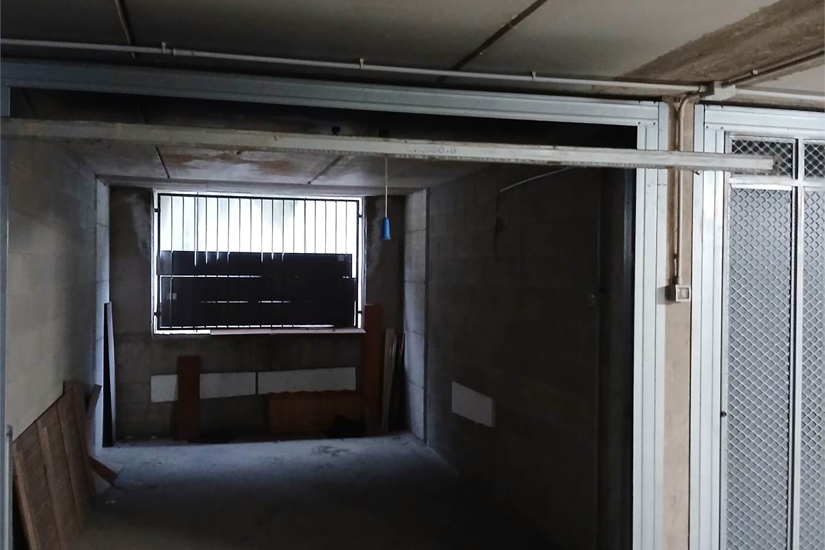 Garage In Vendita a Uggiate Trevano