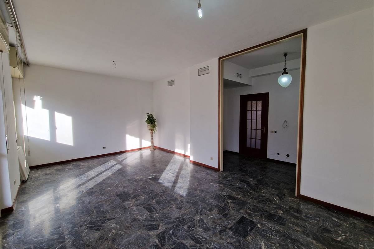 Quadrilocale con box e sottotetto