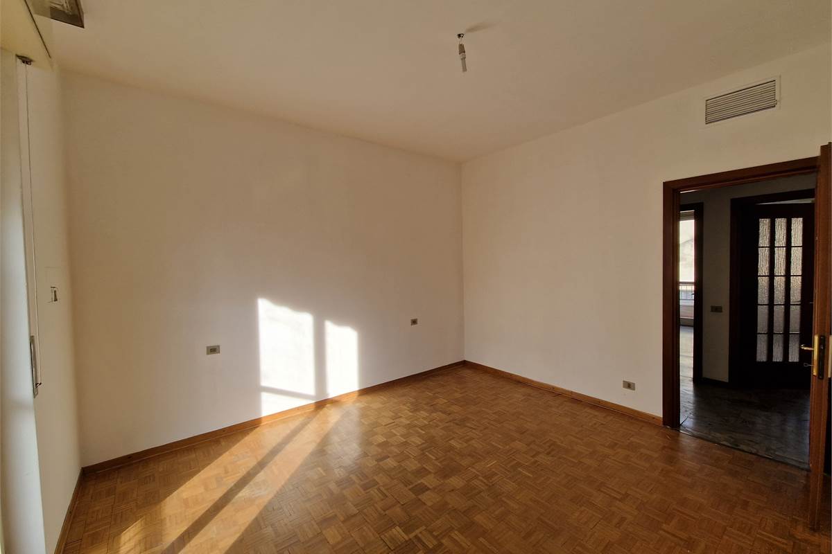 Quadrilocale con box e sottotetto