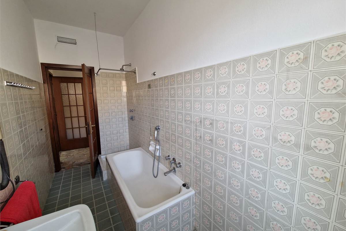 Quadrilocale con box e sottotetto