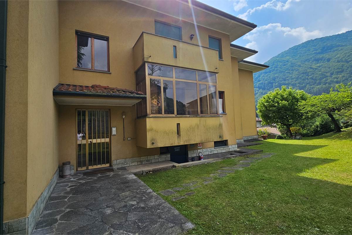 Bilocale con box singolo a Valbrona