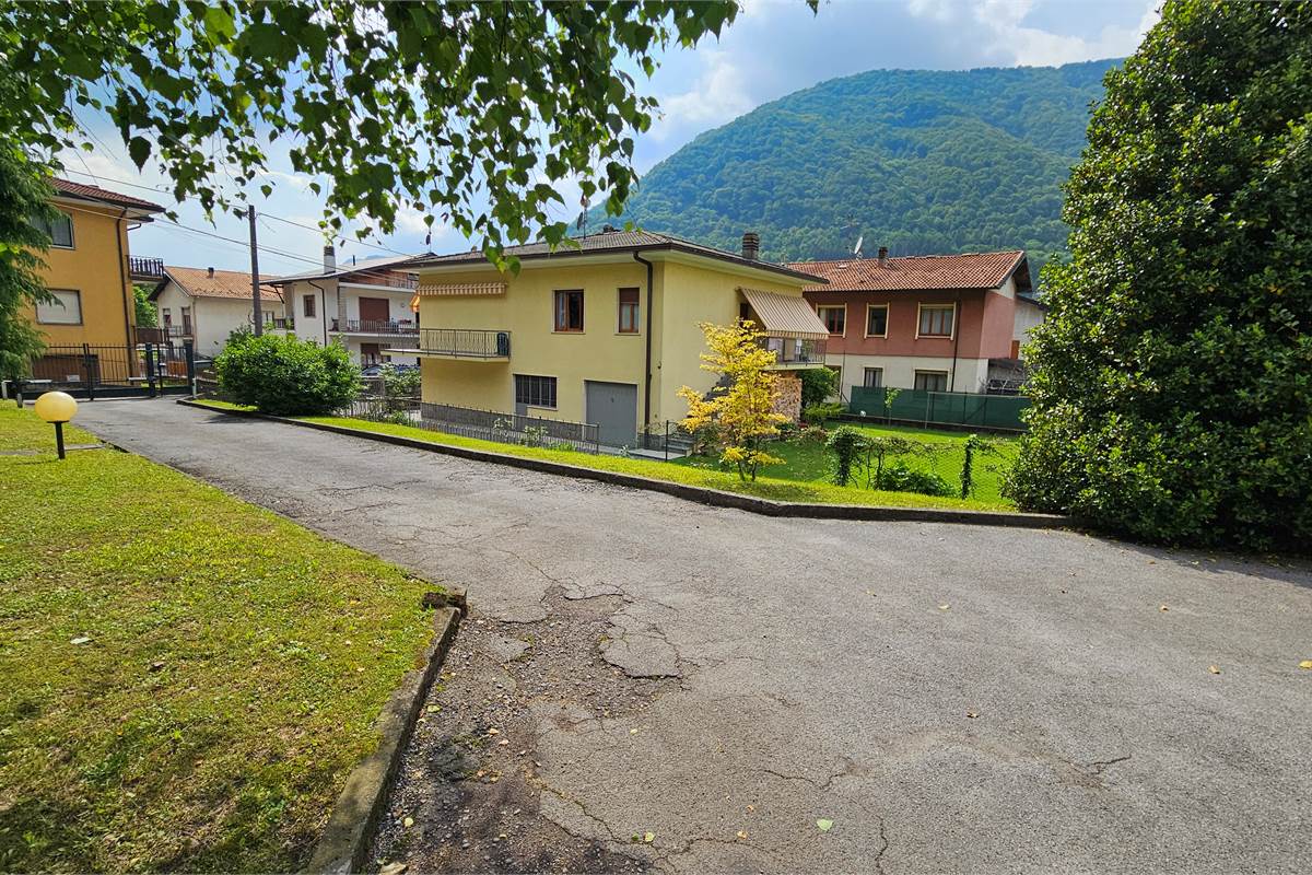Bilocale con box singolo a Valbrona