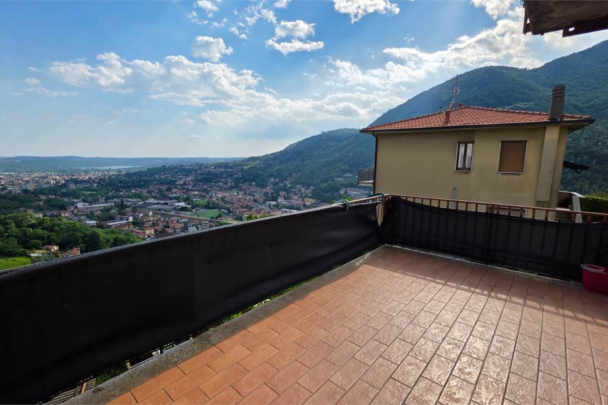 Appartamento su due livelli a Castelmarte
